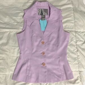 Lilac color vest.